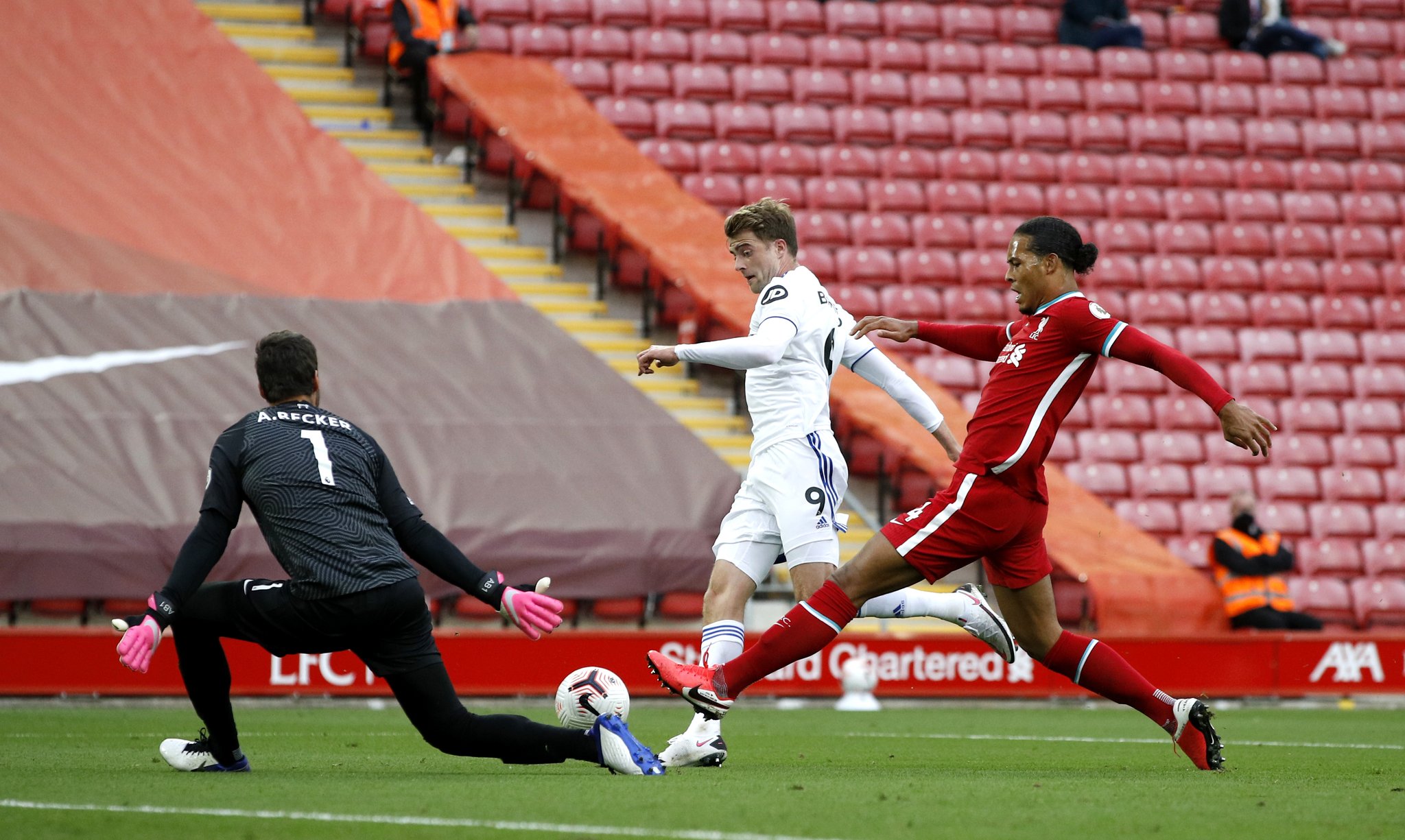 足球比赛中 足球比赛中